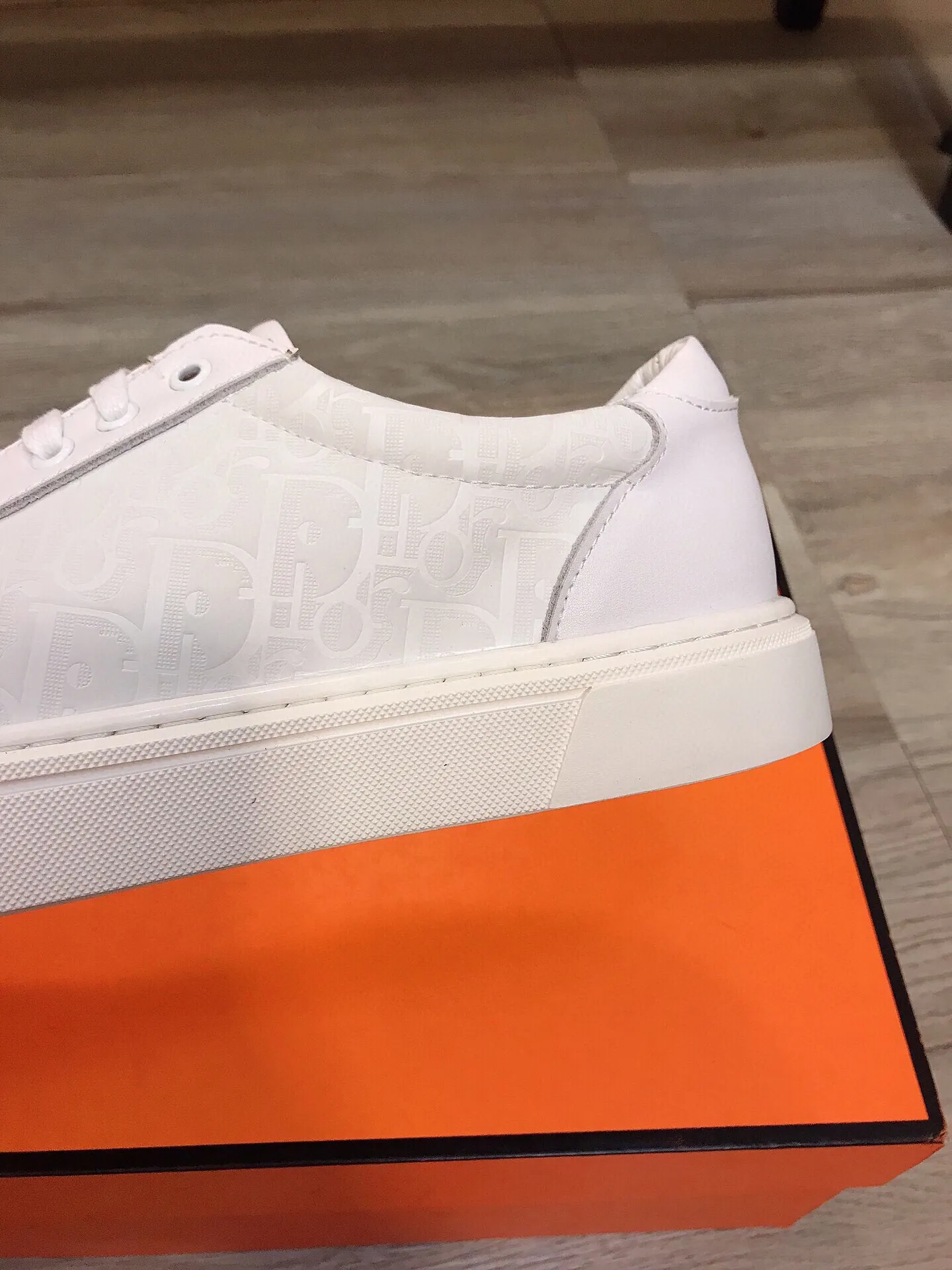 Factory price 360 ​​◾️▫【Dior】Dior's new high-end boutique, men's fashionable casual shoes, quite distinctive. The upper is made of imported soft cowhide + brand-specific embossing, which shows the design style. The genuine leather lining makes the foot feel soft and comfortable. The original wear-resistant special outsole is a must-have item for trendy men! Size: 38-44